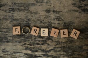 アラフォーが離婚相談を弁護士に依頼する際の費用はどのくらい？